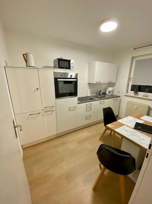 Stilvolle Ferienwohnung Mit Stellplatz Wlan Free Netflix Naehe Bahnhof Τσβικάου Εξωτερικό φωτογραφία
