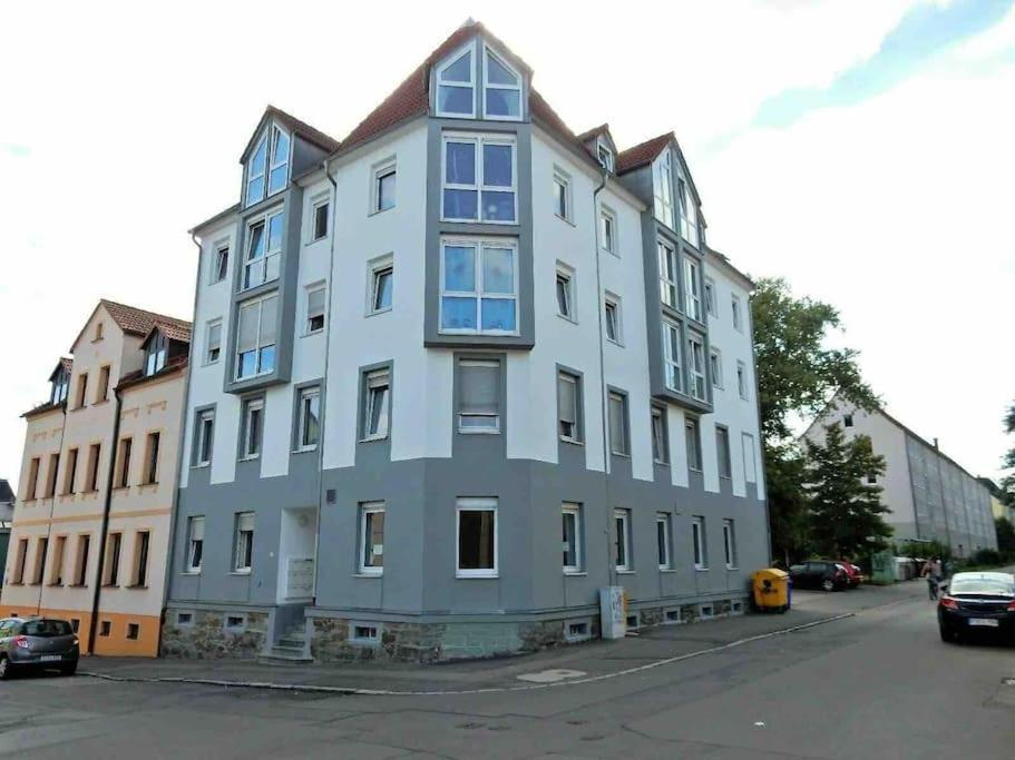Stilvolle Ferienwohnung Mit Stellplatz Wlan Free Netflix Naehe Bahnhof Τσβικάου Εξωτερικό φωτογραφία