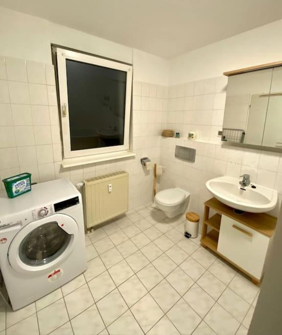 Stilvolle Ferienwohnung Mit Stellplatz Wlan Free Netflix Naehe Bahnhof Τσβικάου Εξωτερικό φωτογραφία