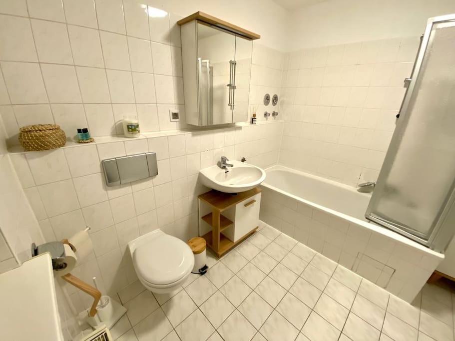 Stilvolle Ferienwohnung Mit Stellplatz Wlan Free Netflix Naehe Bahnhof Τσβικάου Εξωτερικό φωτογραφία