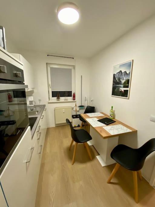 Stilvolle Ferienwohnung Mit Stellplatz Wlan Free Netflix Naehe Bahnhof Τσβικάου Εξωτερικό φωτογραφία