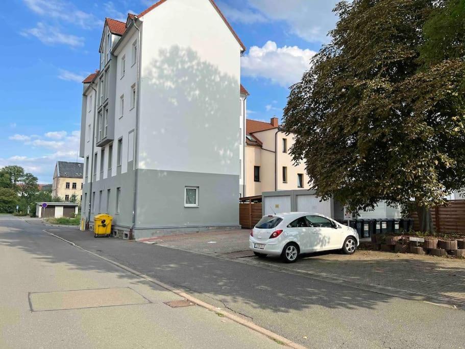 Stilvolle Ferienwohnung Mit Stellplatz Wlan Free Netflix Naehe Bahnhof Τσβικάου Εξωτερικό φωτογραφία