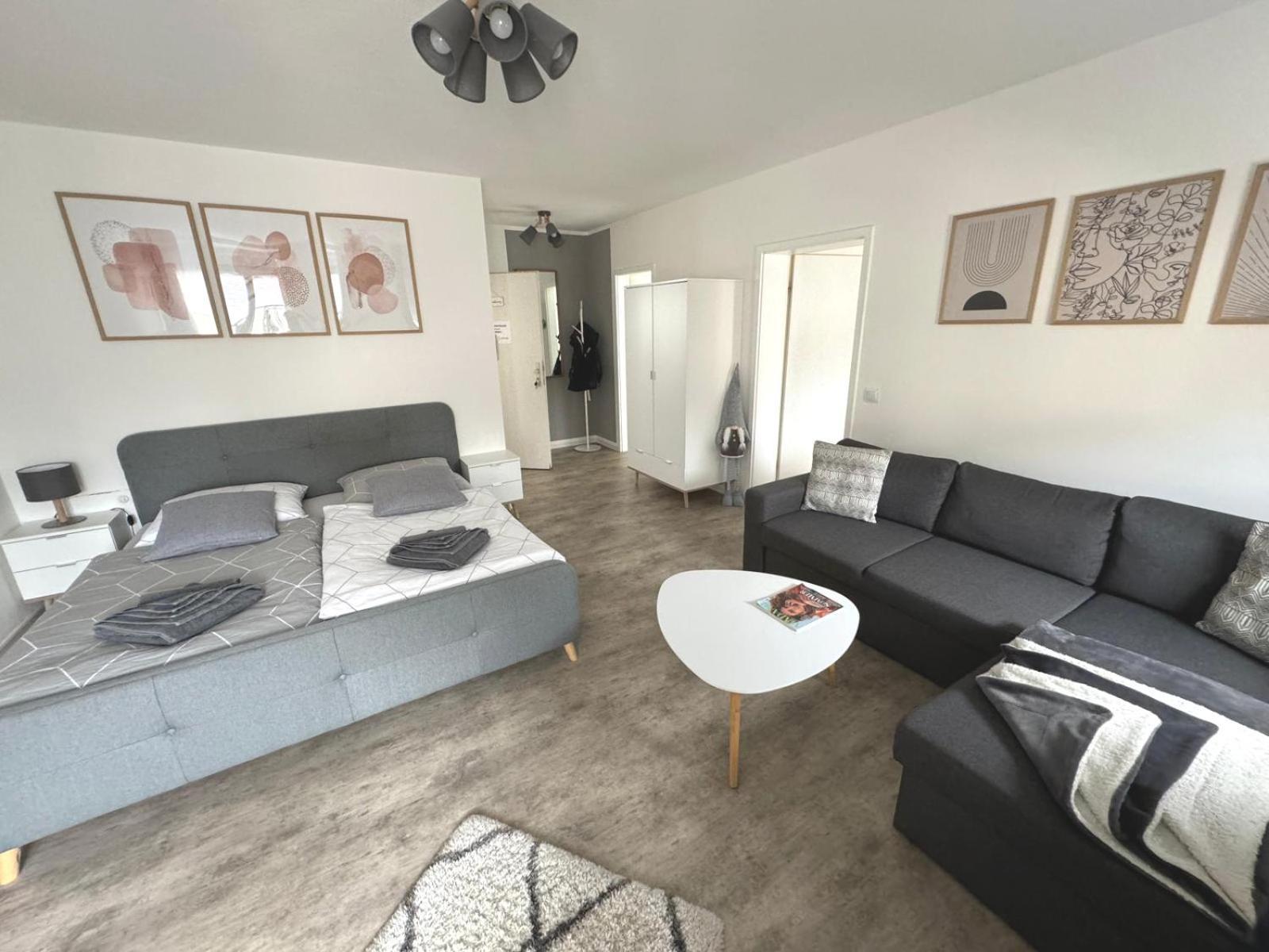 Stilvolle Ferienwohnung Mit Stellplatz Wlan Free Netflix Naehe Bahnhof Τσβικάου Εξωτερικό φωτογραφία