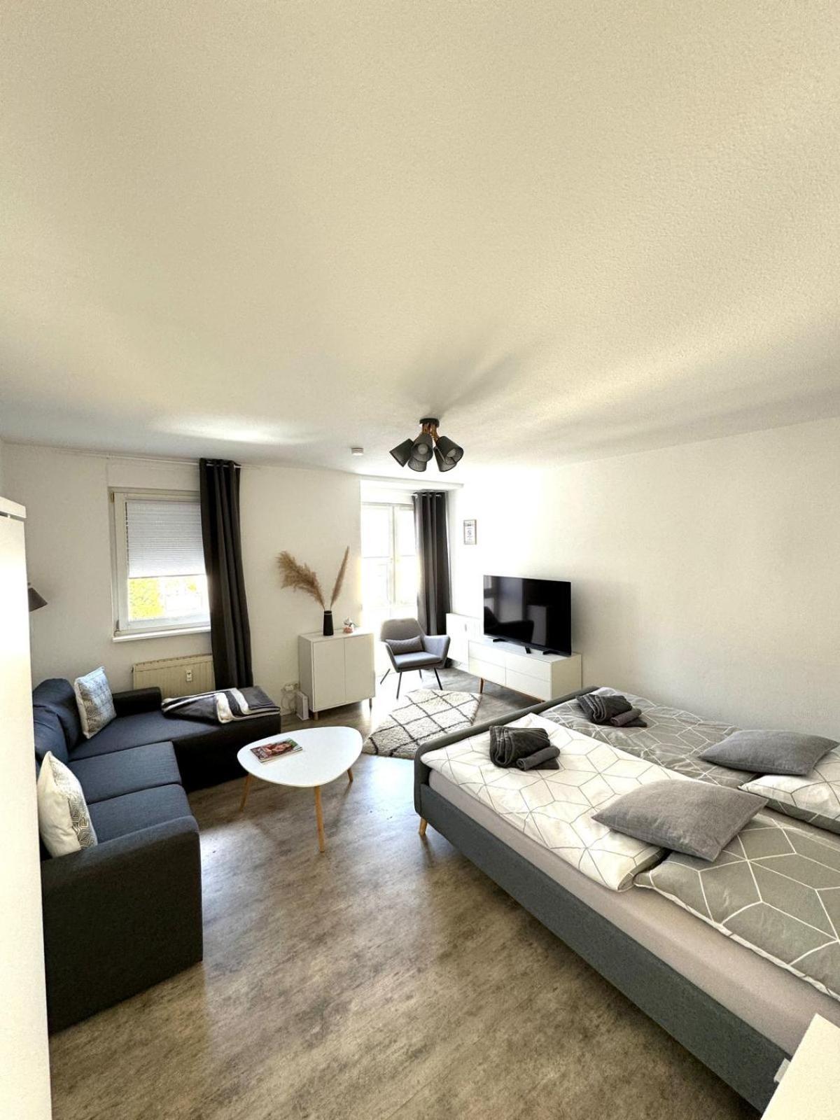 Stilvolle Ferienwohnung Mit Stellplatz Wlan Free Netflix Naehe Bahnhof Τσβικάου Εξωτερικό φωτογραφία
